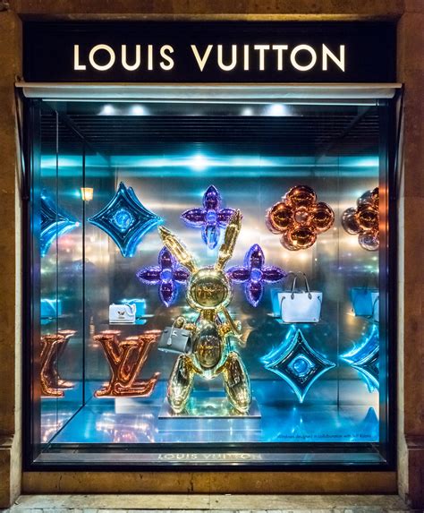 louis vuitton window